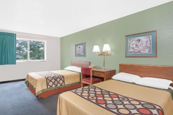Super 8 by Wyndham Queensbury Glens Falls image 13