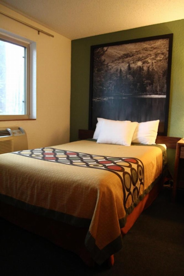 Super 8 by Wyndham Queensbury Glens Falls image 26